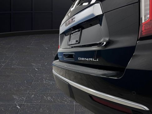 Used 2023 GMC Yukon XL Denali image 38