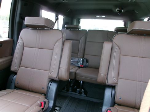 New 2026 Chevrolet Suburban High Country w/ Sun And Tow Package AWD/4WD image 16