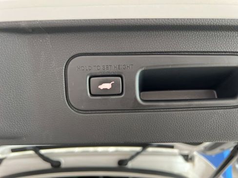Used 2023 Honda Pilot Touring image 9