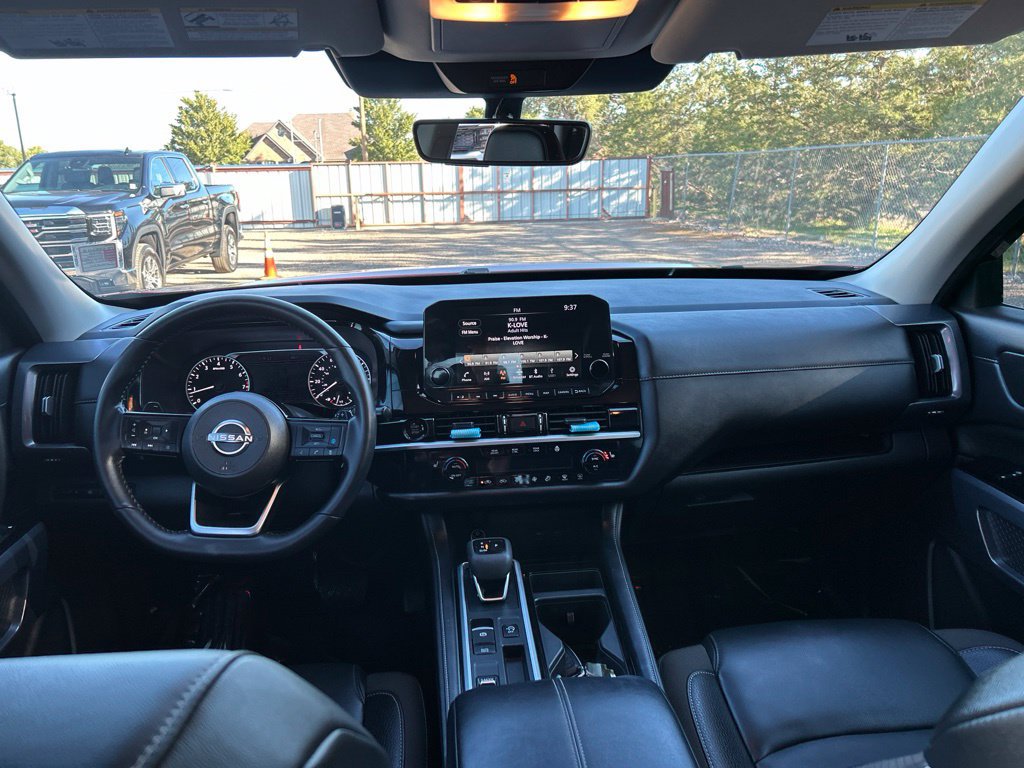 Used 2025 Nissan Pathfinder SL FWD image 10