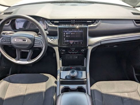 Used 2023 Jeep Grand Cherokee Laredo RWD image 15