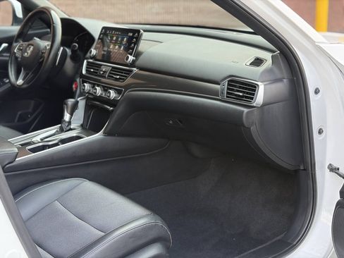 Used 2018 Honda Accord Sport image 10