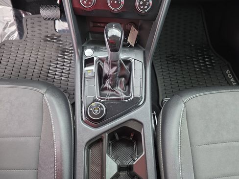 Used 2022 Volkswagen Taos SE w/ Panoramic Sunroof Package image 22