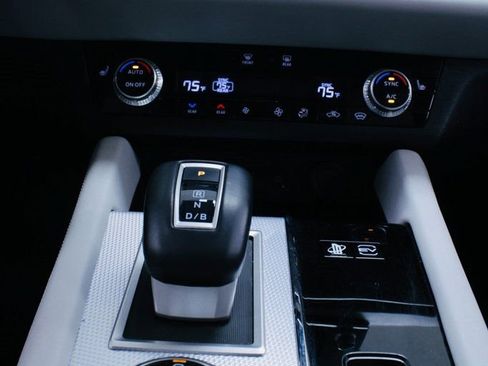 Used 2023 Mitsubishi Outlander SEL image 18