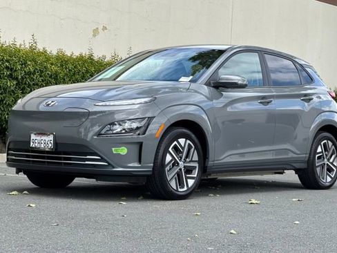 Used 2023 Hyundai Kona SE w/ Cargo Package FWD image 8