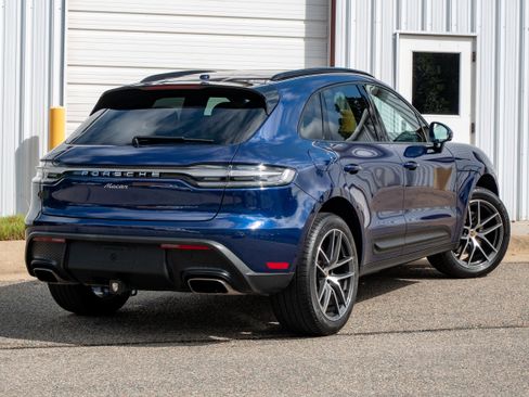 Certified 2024 Porsche Macan AWD/4WD image 7