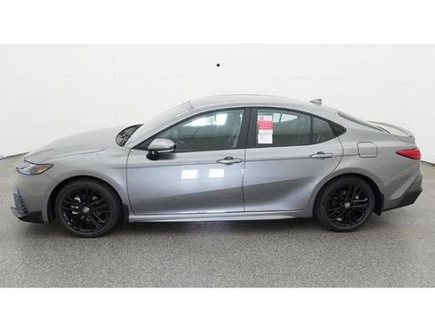 New 2026 Toyota Camry SE image 3