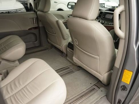 Used 2013 Toyota Sienna XLE w/ Entertainment Pkg FWD image 16