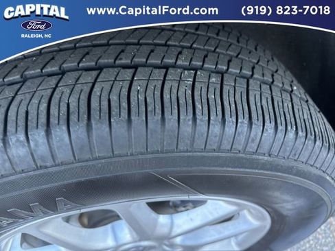 Used 2024 Chrysler Pacifica Touring-L image 14