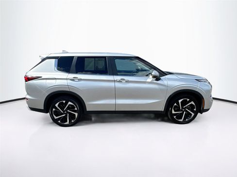 Used 2024 Mitsubishi Outlander SE image 8
