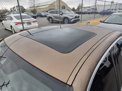 Used 2019 BMW 330i xDrive Sedan w/ Convenience Package image 4