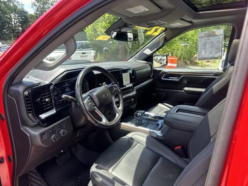 Used 2022 Chevrolet Silverado 1500 LT Trail Boss w/ LT Trail Boss Premium Package AWD/4WD image 11