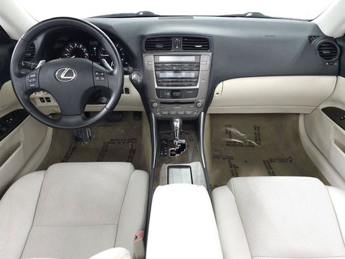 Used 2010 Lexus IS 250C w/ Luxury Pkg RWD image 11