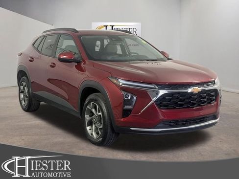 Used 2025 Chevrolet Trax LT w/ LT Convenience Package FWD image 1