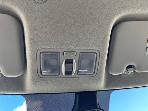 Used 2025 Hyundai Venue SEL FWD image 19