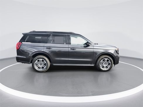 New 2025 Ford Expedition Active image 9