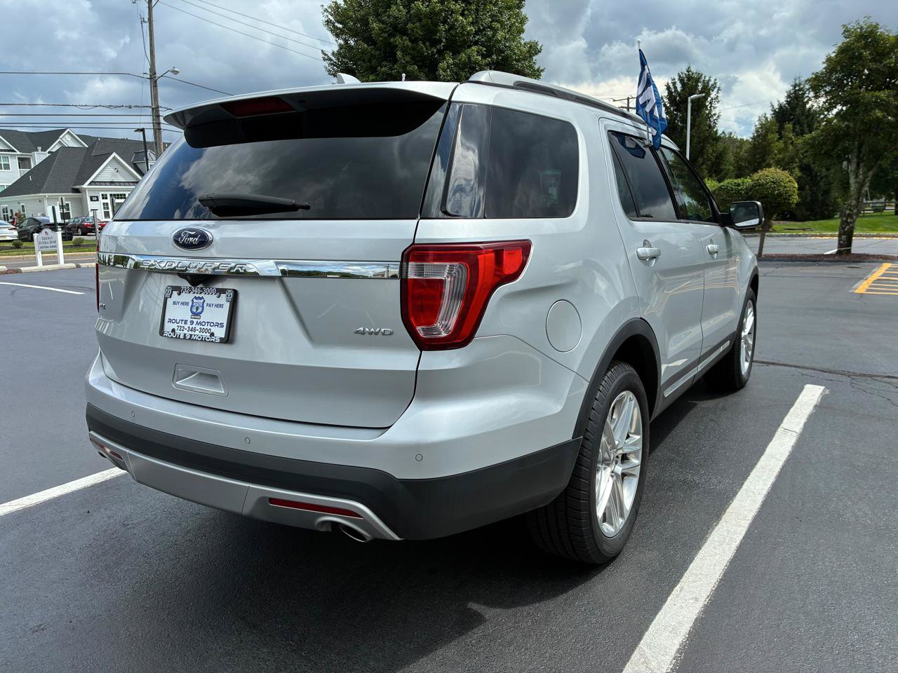 Used 2016 Ford Explorer XLT w/ Equipment Group 202A AWD/4WD image 6