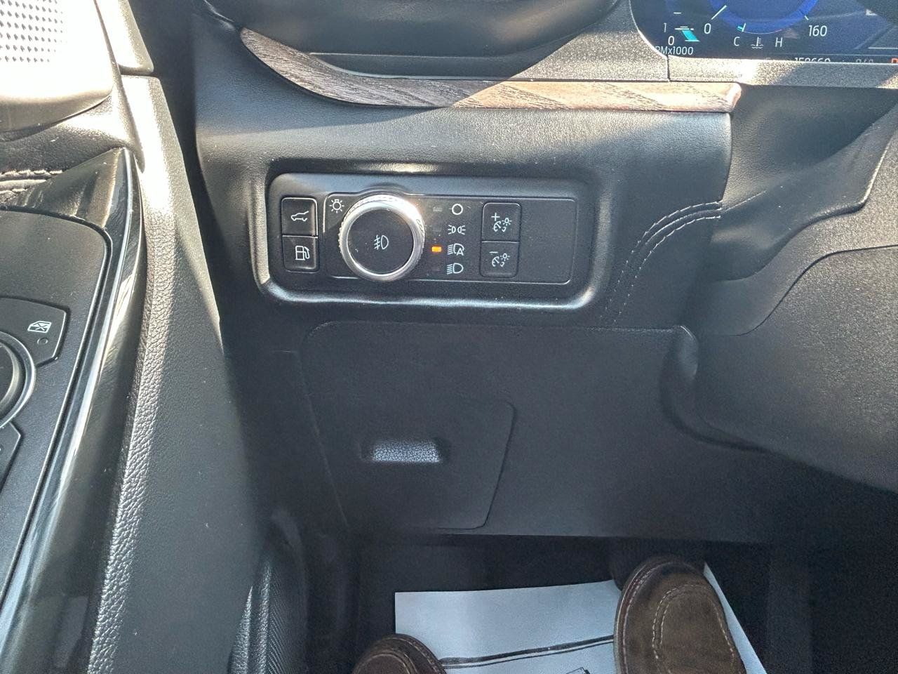 Used 2021 Ford Explorer Platinum w/ Premium Technology Package AWD/4WD image 26