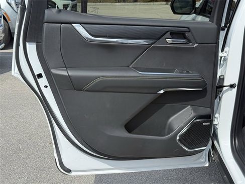 Used 2025 GMC Acadia Elevation image 34