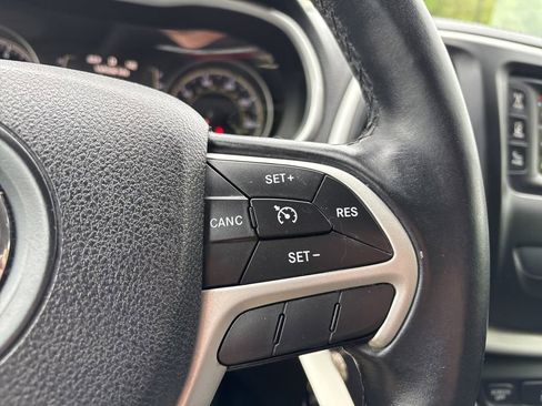 Used 2014 Jeep Cherokee Latitude AWD/4WD image 17