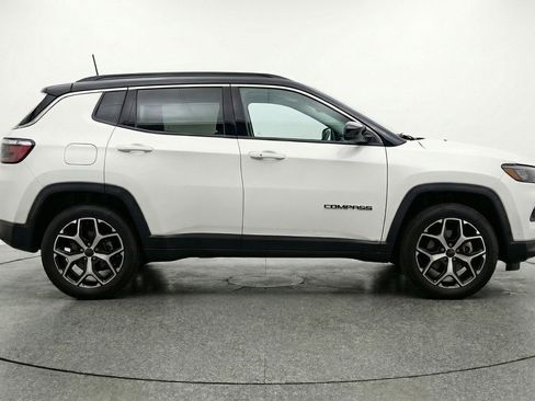 Used 2025 Jeep Compass Limited image 11