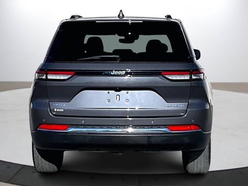 Used 2023 Jeep Grand Cherokee Laredo X image 8