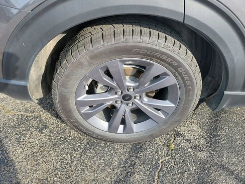 Used 2023 Ford Explorer XLT w/ Equipment Group 202A image 5