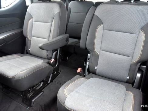 Used 2020 Chevrolet Traverse LT FWD image 13