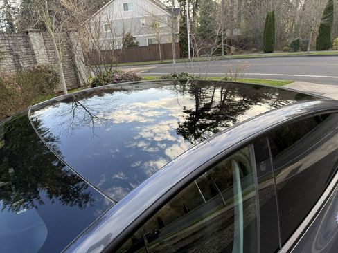 Used 2022 Tesla Model Y Long Range image 34