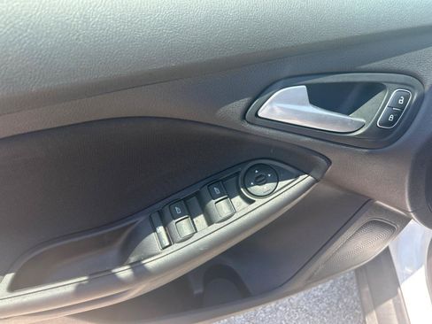 Used 2018 Ford Focus SE FWD image 12