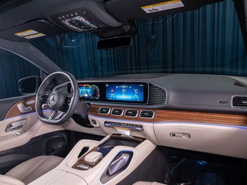 New 2026 Mercedes-Benz GLS 580 4MATIC image 4