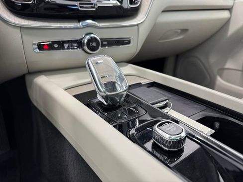 Used 2022 Volvo XC60 T8 Inscription w/ Advanced Package image 26