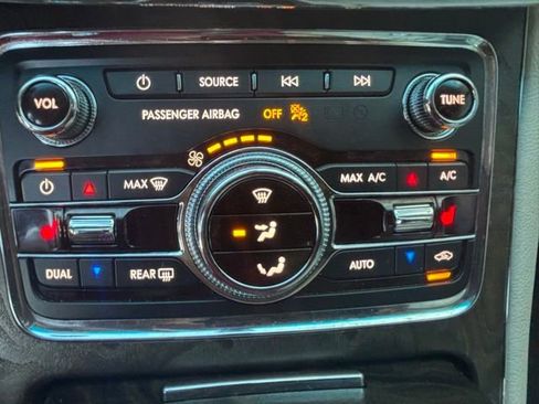 Used 2017 Lincoln Continental Premiere image 30