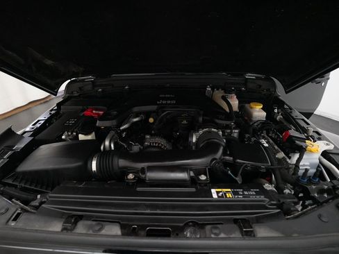 Used 2019 Jeep Wrangler Unlimited Sahara w/ Quick Order Package 24M Moab image 3