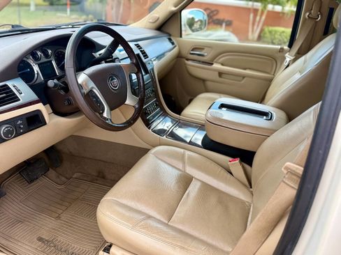 Used 2013 Cadillac Escalade EXT Luxury image 11