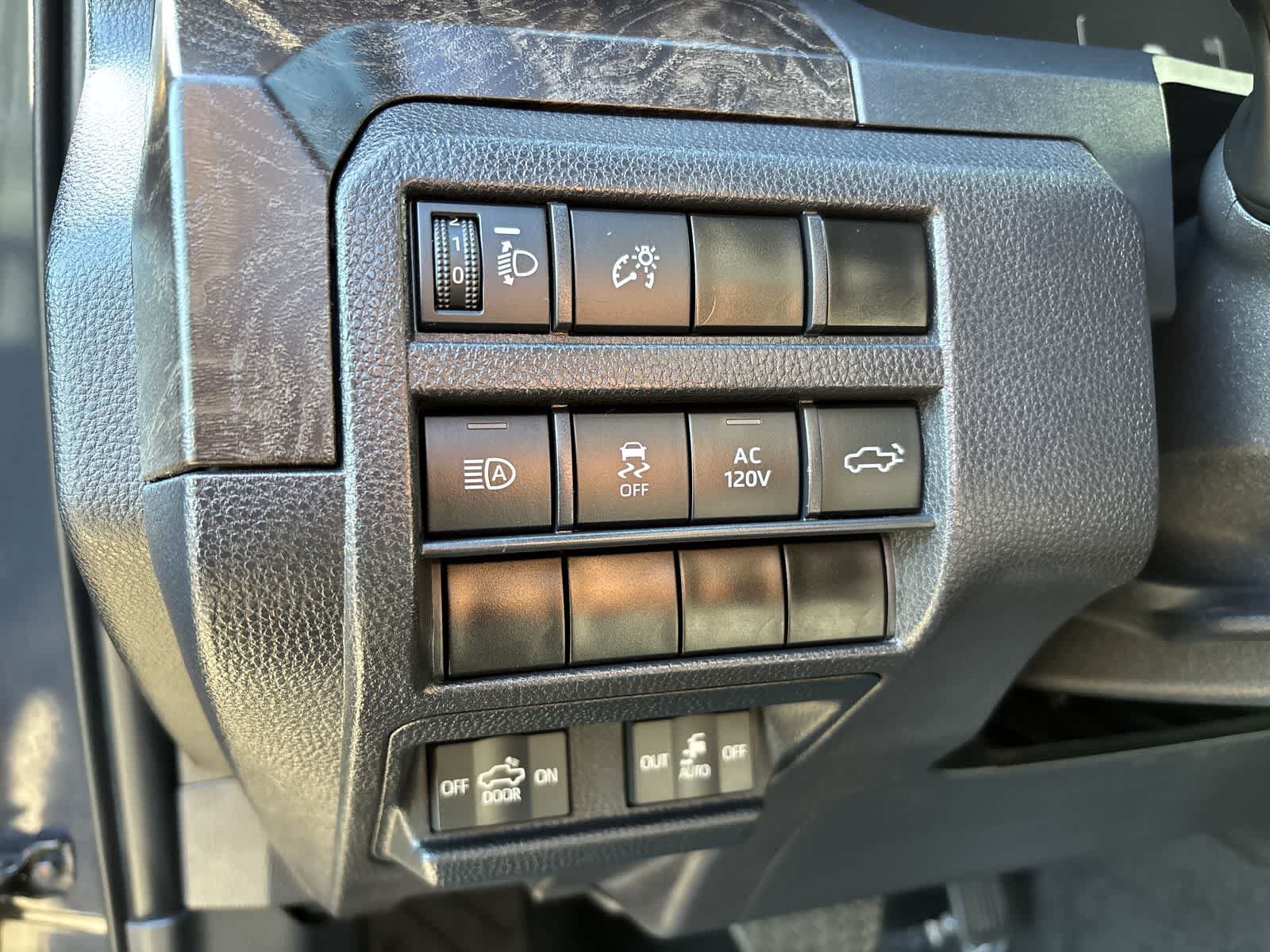Used 2024 Toyota Tacoma Limited w/ Limited Package (LT) AWD/4WD image 12