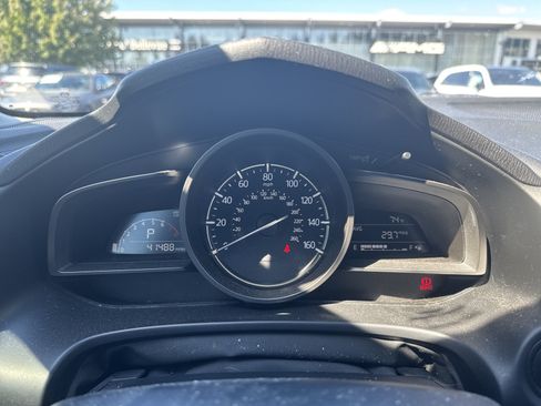 Used 2018 MAZDA MAZDA3 Touring FWD image 18