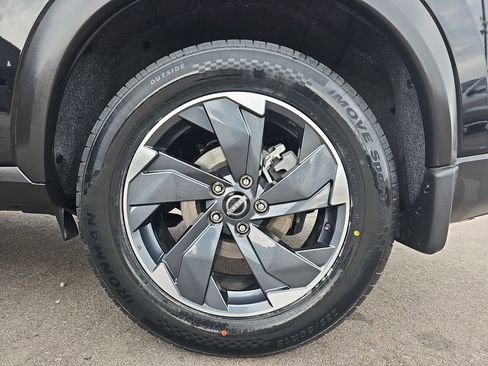 Used 2025 Nissan Rogue SV w/ SV Premium Package FWD image 37