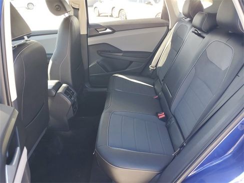 Used 2022 Volkswagen Taos SE image 13