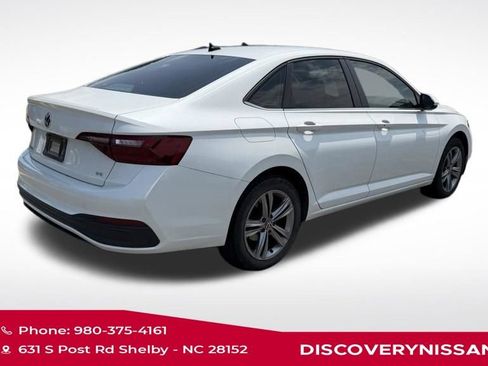 Used 2023 Volkswagen Jetta SE FWD image 3