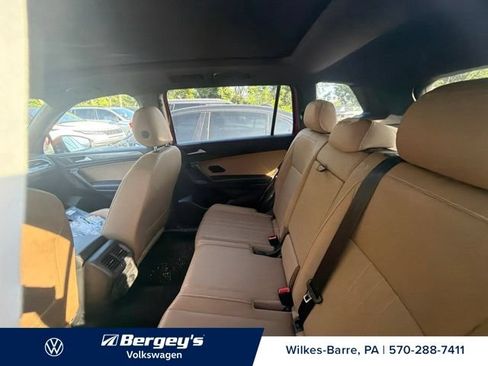 Certified 2023 Volkswagen Tiguan SE w/ Panoramic Sunroof Package AWD/4WD image 12