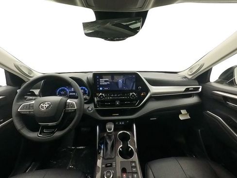 Used 2023 Toyota Highlander Platinum image 29