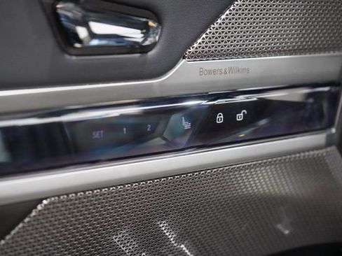 Used 2025 BMW 740i xDrive image 21