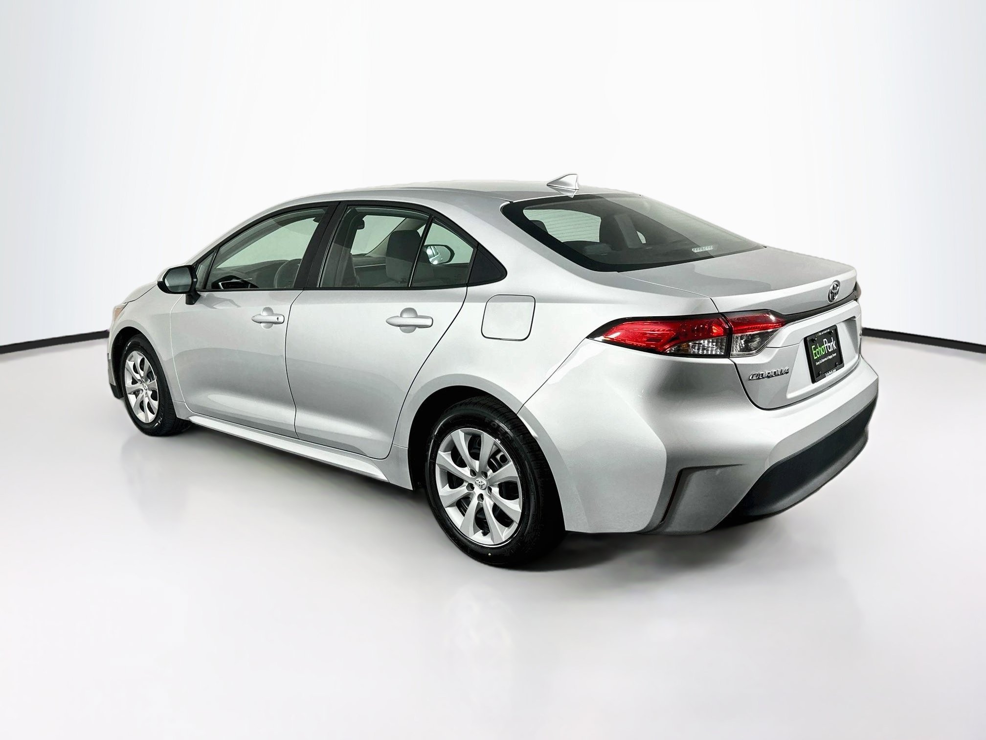 Used 2025 Toyota Corolla LE FWD image 5