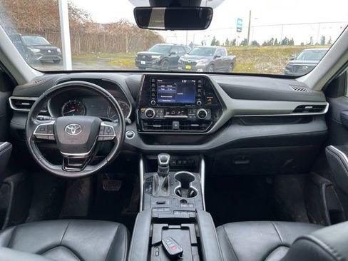 Used 2021 Toyota Highlander XLE image 13