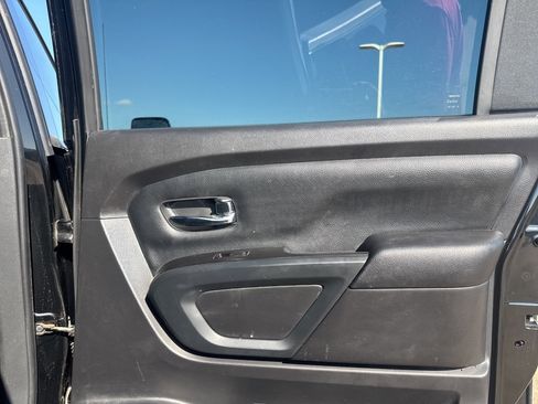 Used 2019 Nissan Titan SV w/ SV Convenience Package image 14