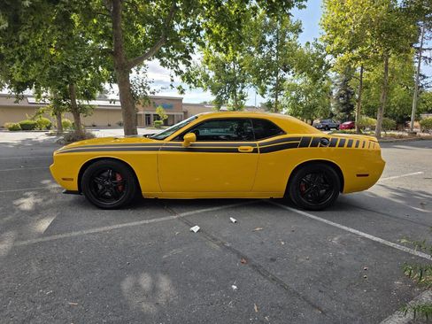 Used 2010 Dodge Challenger SRT8 w/ SRT Option Group II image 11