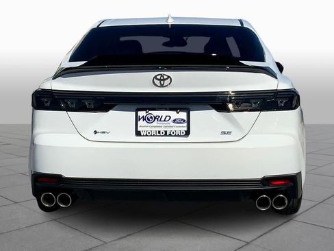 Used 2025 Toyota Camry SE image 4