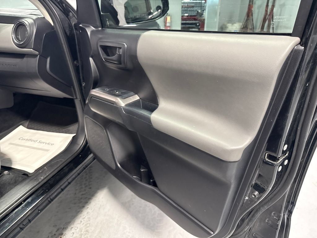 Used 2019 Toyota Tacoma SR5 RWD image 34