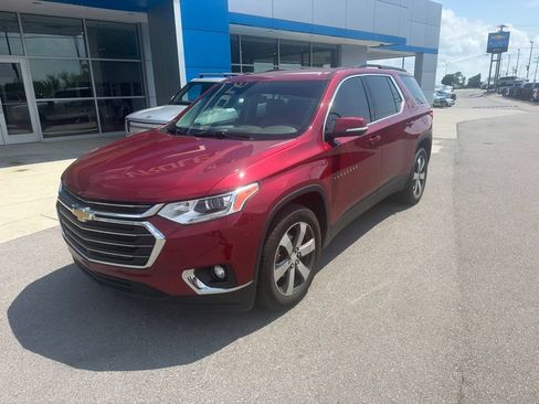 Used 2020 Chevrolet Traverse LT w/ LT Premium Package AWD/4WD image 2